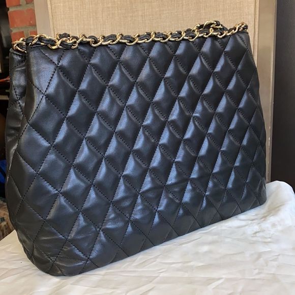 Authentic CHANEL large TOTE bag lamb skin leather - Picture 7 of 17